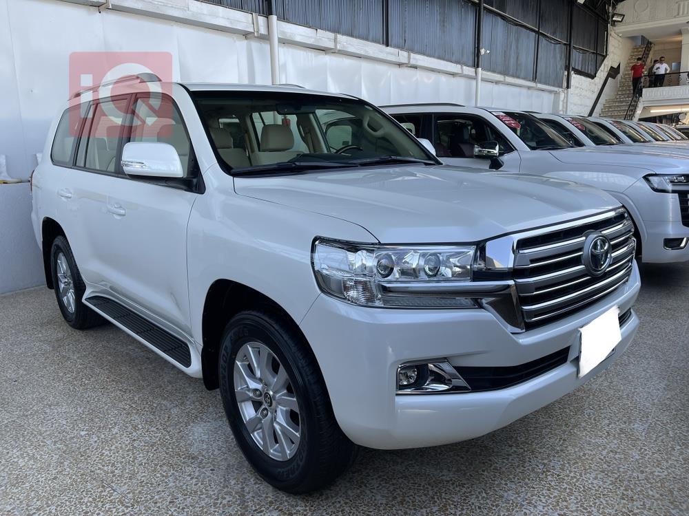 تۆیۆتا لاند کروزەر